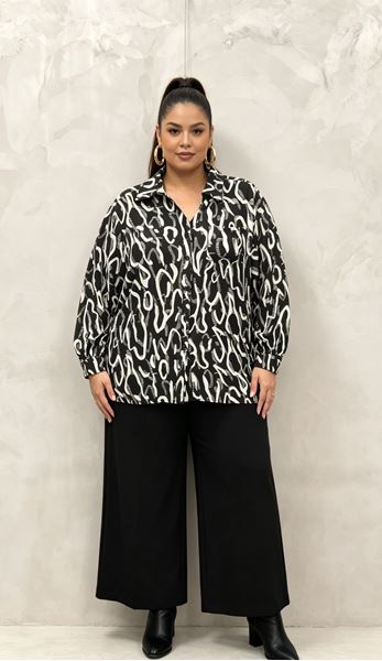 Immagine di PLUS SIZE QUALITY BLOUSE BLACK AND WHITE GRAPHIC DESIGN